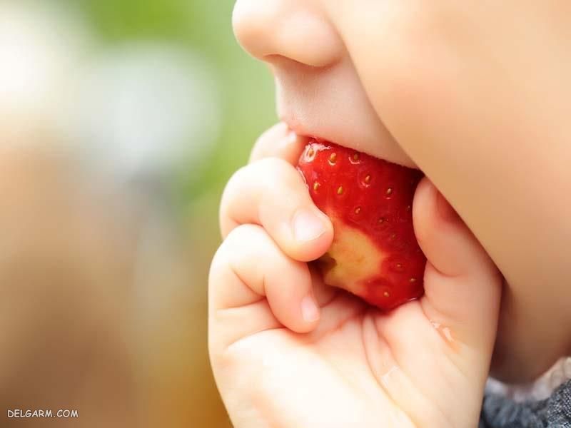 چگونه به کودک توت فرنگی بدهیم