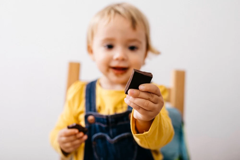  دادن کاکائو به کودکان