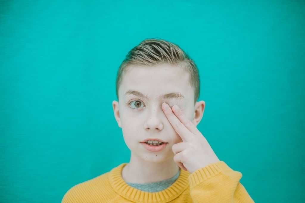پلک زدن زیاد کودکان چه علتی دارد؟