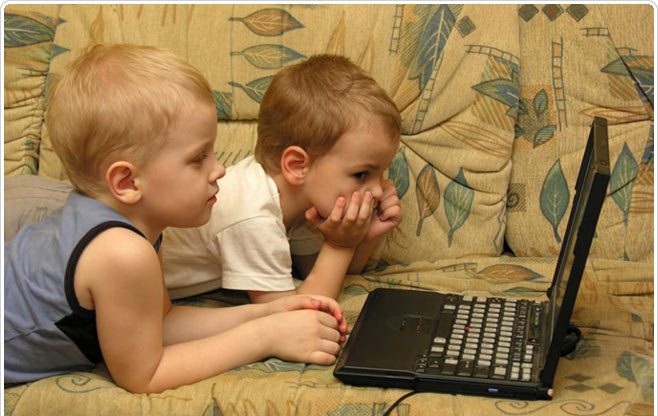 استفاده از اینترنت برای کودکان خوب است یا بد؟