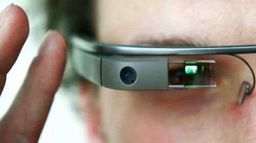 استفاده از عینک هوشمند گوگل در خودرو های جنسیس 2015