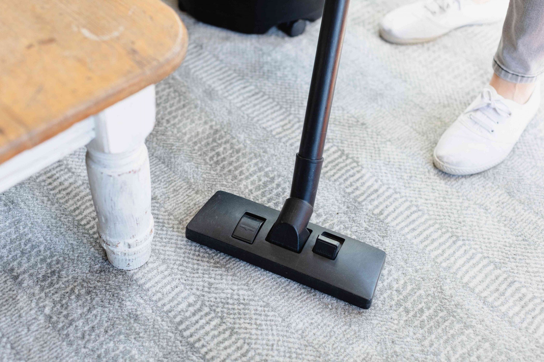  از بین بردن پرز فرش