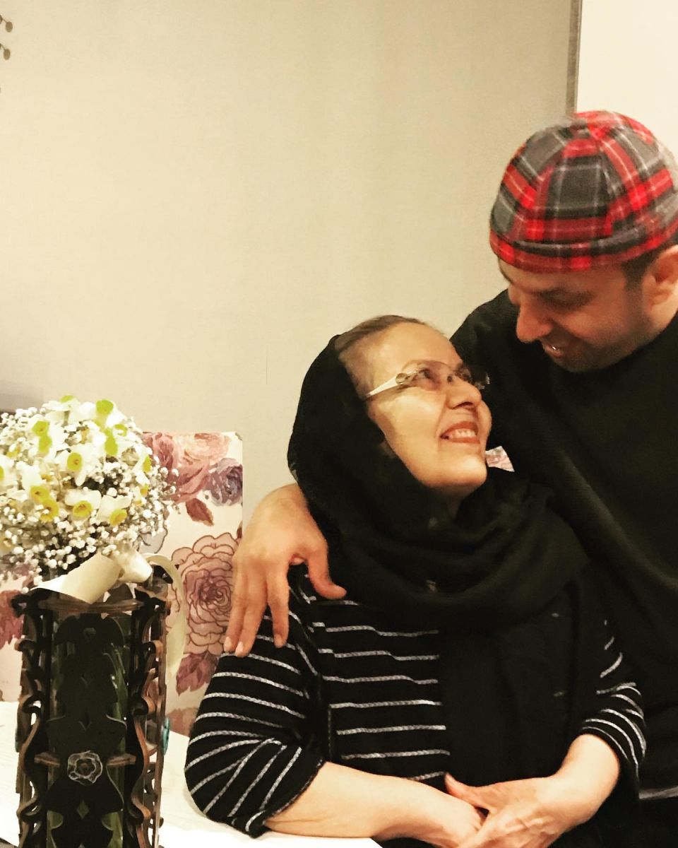 حرکت سانسوری عباس جمشیدی فر در جوکر + تبریک عاشقانه روز مادر عباس جمشیدی فر به مادرش در اینستاگرام