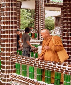 ساخت معبد با بطری در تایلند