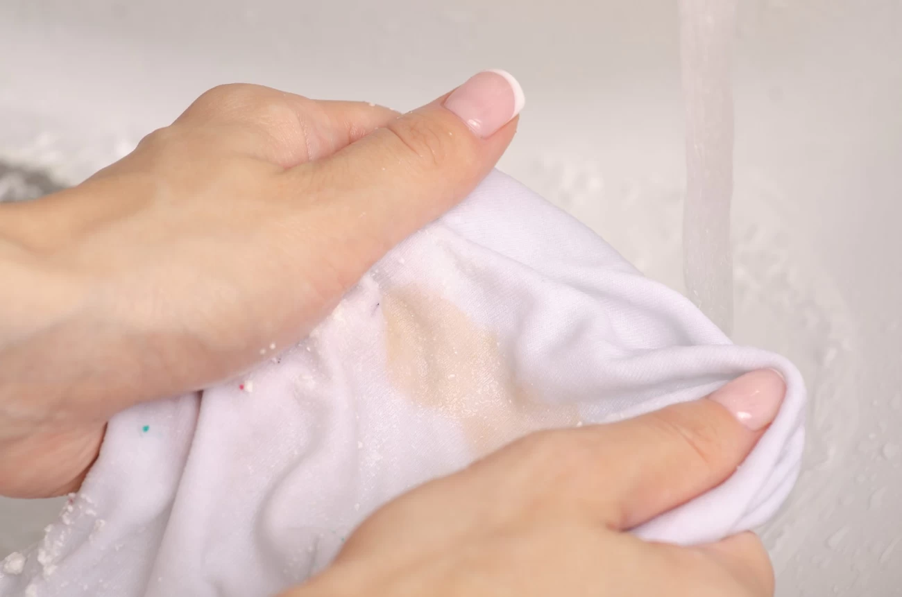 روش‌های پاک کردن لکه کره روی لباس