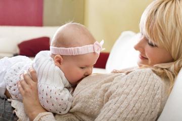 تغذیه با شیر مادر و تاثیر آن بر رفتار کودک