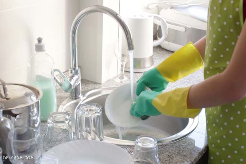 شستن ظرف با ماشین ظرفشویی و دست