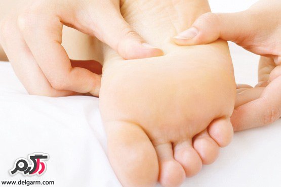 درمان خستگی پاها با ماساژ دادن