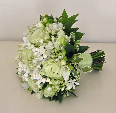 dastegol 5 مدل دسته گل عروس با گل های سبز و سفید فانتزی