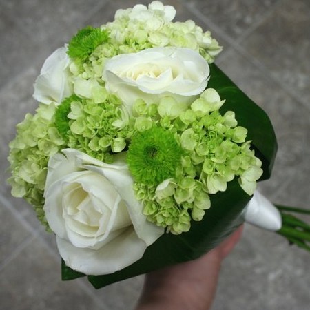 dastegol 8 مدل دسته گل عروس با گل های سبز و سفید فانتزی