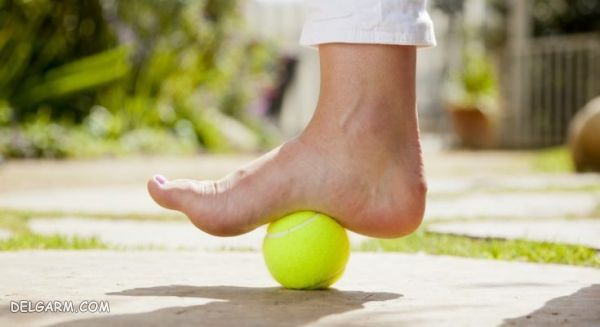 غلتاندن توپ برای درمان کف پا
