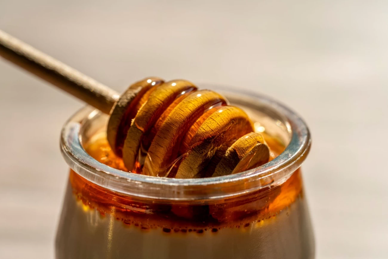 ساکارز عسل طبیعی حداکثر 7 درصد 
