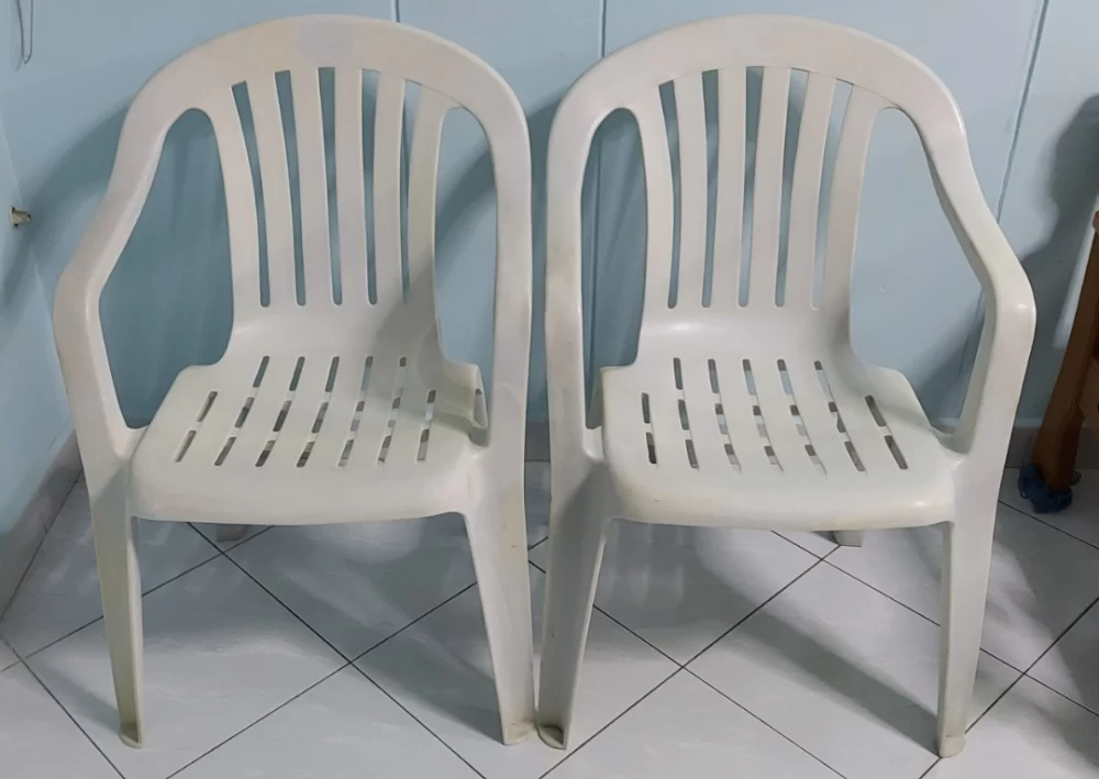 روش تمیز کردن صندلی پلاستیکی 