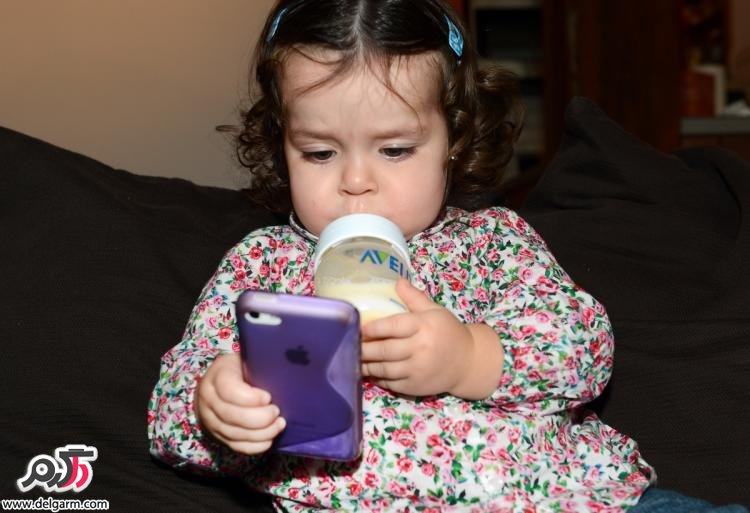 عوارض موبایل و تب لت برای کودکان