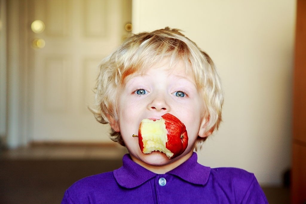 فواید سیب برای بچه ها