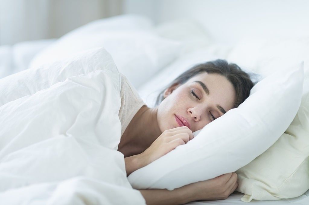 طریقه خوابیدن بعد از لیپوماتیک