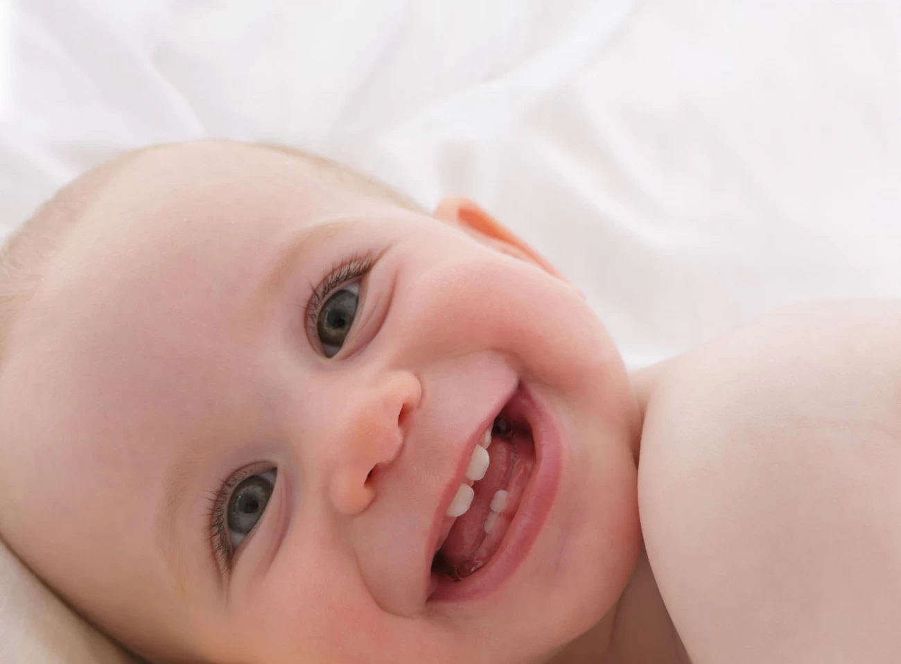 سن دندان در آوردن نوزاد