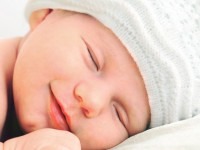 علت خندیدن نوزاد در خواب چیست ؟
