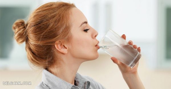 نوشیدن آب برای درملن یبوست در روزه