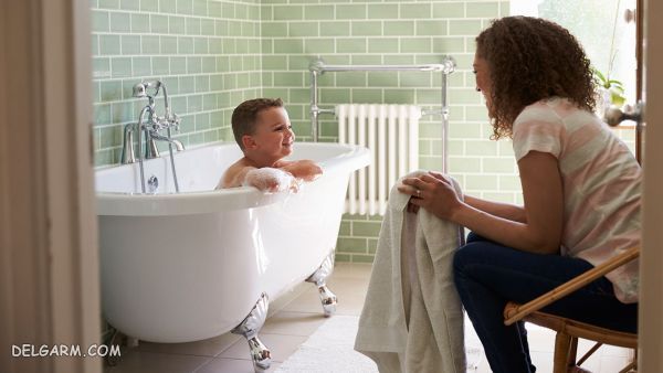 ۷ راه بی خطر برای افزایش ایمنی کودک در استخر و حمام