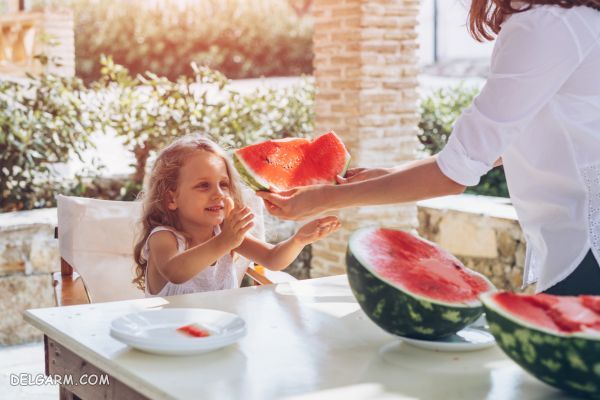 ۷ گام ساده برای عادت دادن کودکان به خوردن مواد غذایی سالم