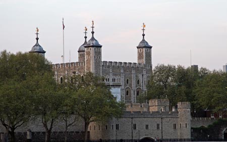 برج لندن ،قلعه‌ای تاریخی در مرکز لندن
