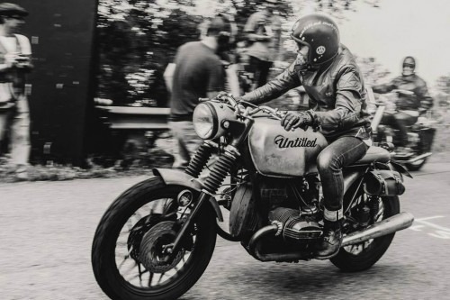 untitled-motorcycles-old-school-bmw