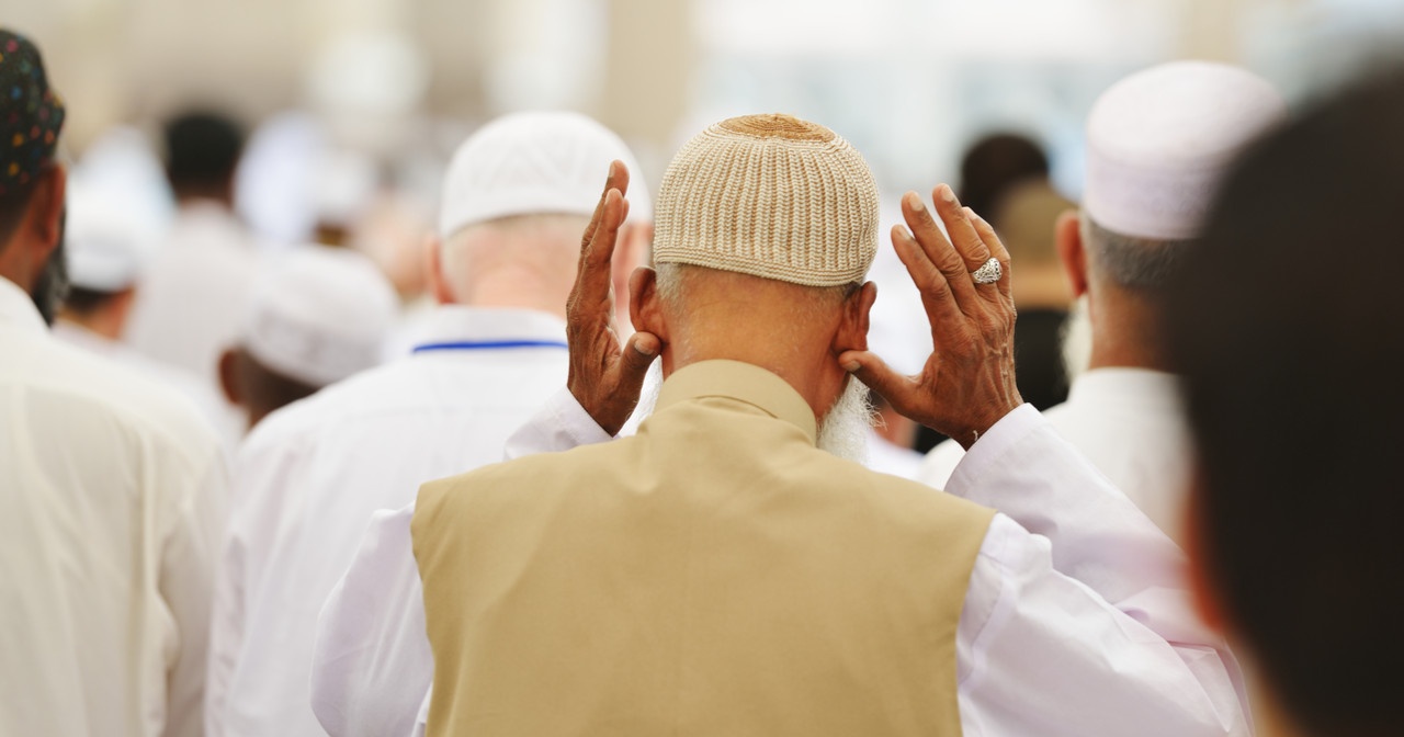 حکم جواب دادن به موبایل هنگام نماز خواندن