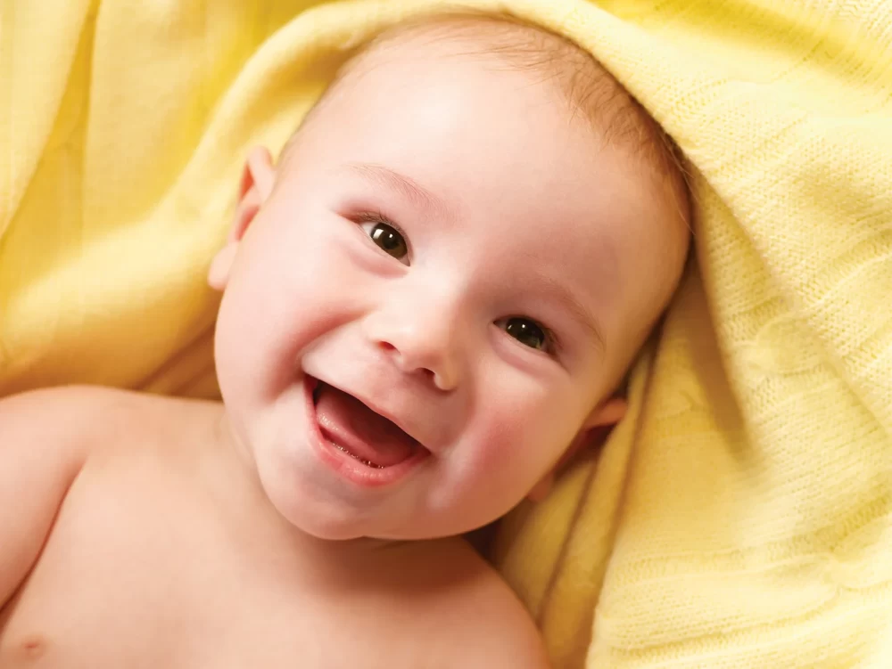 نوزاد از چه زمانی میخندد ؟